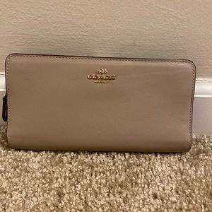 Coach Skinny wallet